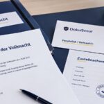 Widerruf einer Vollmacht mit Vollmachtsurkunde, Umschlag und Zustellnachweis als seriöses Beitragsbild